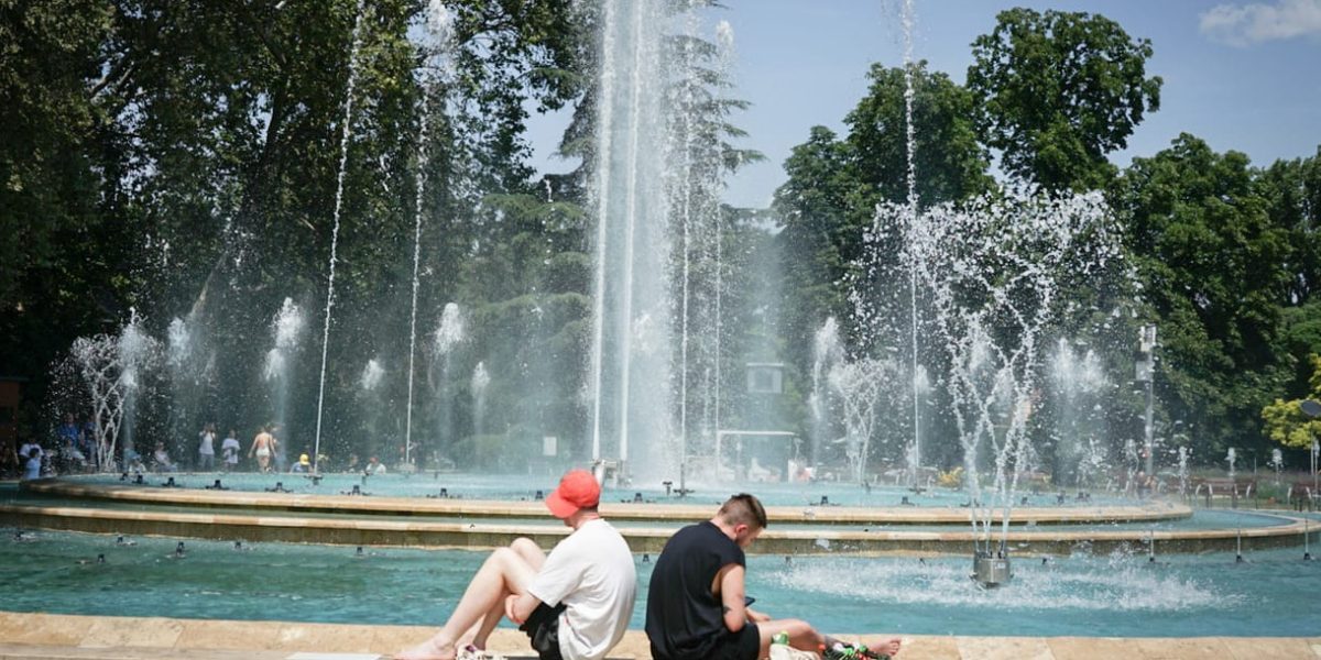 Caniculă și Front Rece: Vremea se Pârjoleste