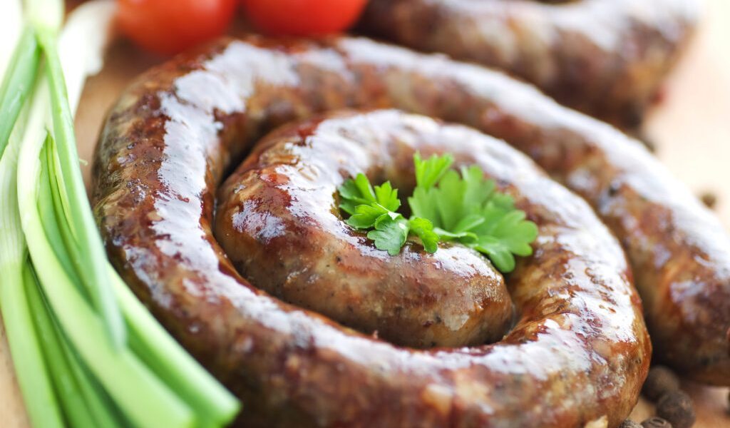 Cârnații de Topor și făina lentă: Românesc, bun și profitabil