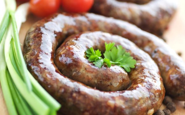 Cârnații de Topor și făina lentă: Românesc, bun și profitabil