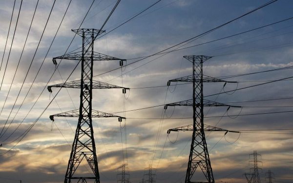 Deputații cresc avansul la plata energiei, 60% de acum