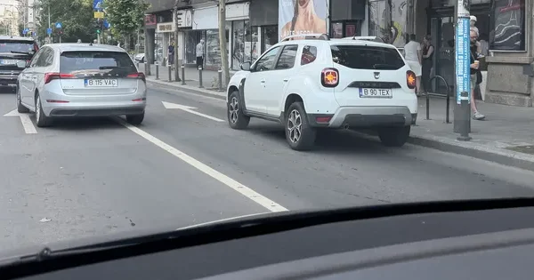 Magheru: Mașină pe banda autobuzelor, mare nesimțire