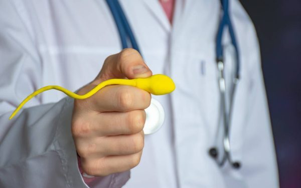 Laptop, nopți, scaun: Obiceiuri banale ce ucid fertilitatea masculină