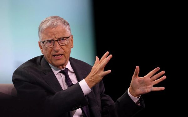 Gates: Taxăm AI-ul, creăm locuri de muncă doar pentru oameni