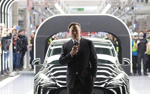 Musk schimbă jocul Tesla: Ce pierde gigantul auto acum