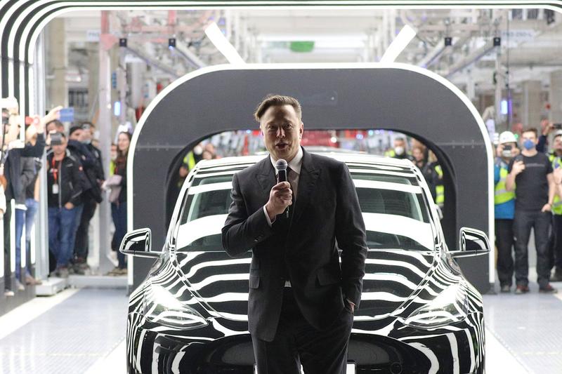Musk schimbă jocul Tesla: Ce pierde gigantul auto acum
