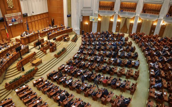 Parlamentarii, cu soluția pentru angajații din consiliile locale