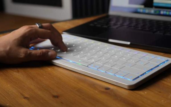 Clevetura CLVX S: Tastatura Apple ar fi visat-o