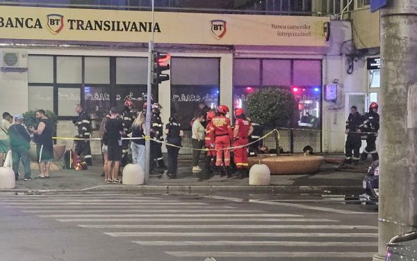 Incendiu în bloc din București: 20 de locatari au scăpat nevătămați