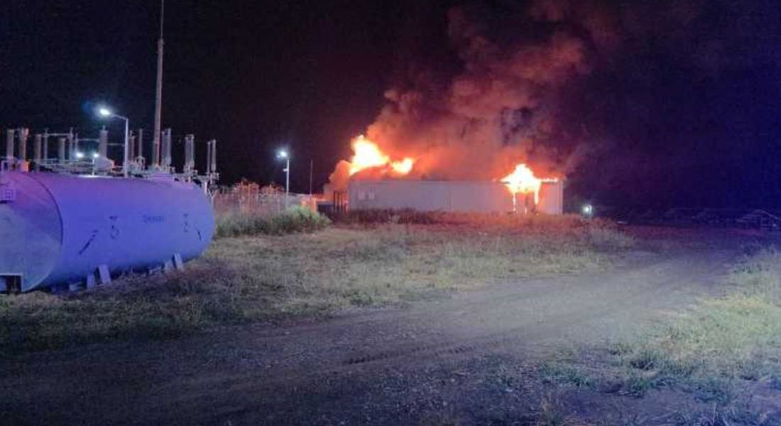 Incendiu la hală de baterii din Stâlpu, Buzău
