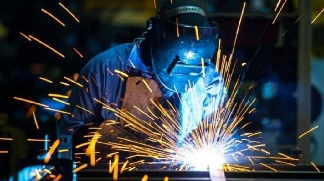 Industria a slăbit în iunie, tendința descrescătoare persistă