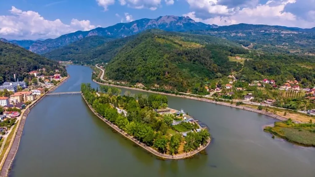 Insula sfântă a României, ridicată din ape pentru un vechi mister