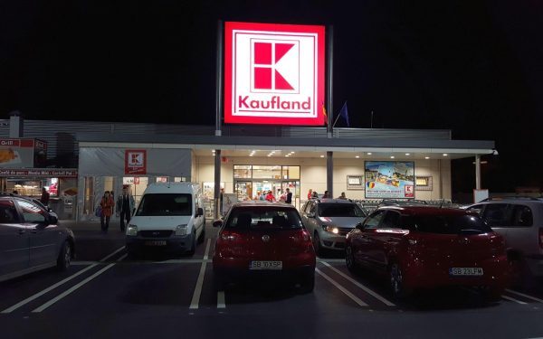 Kaufland vinde parcări: afacere nouă pe piața imobiliară