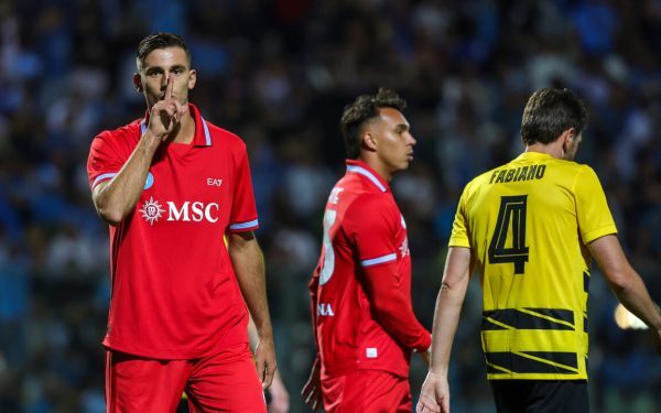 Napoli, recital ofensiv: 6-2 cu Aris Salonicco