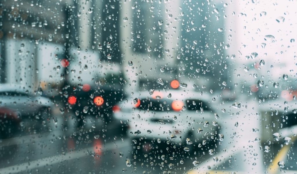 Cod Roșu: Averse, Vânt Puternic și Grindină Lovin Țara