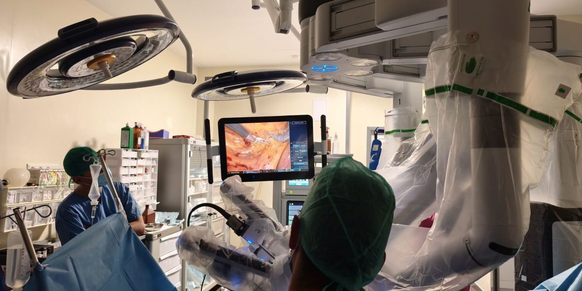 Robotic, premieră la Miercurea Ciuc: două operații de prostată reușite