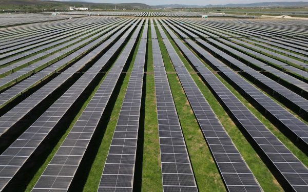 Brașov: Centrala solară pornește de Crăciun, după 2 ani întârziere. Primarul critică proiectul
