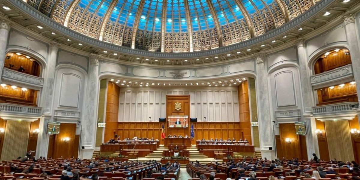 Parlamentul a votat plata datoriilor Pfizer. Liderii s-au acuzat reciproc