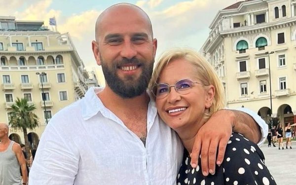 Paula Chirilă, pe plajă în Grecia, tandrețuri cu iubitul