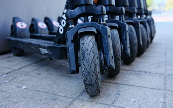 Trotinete electrice: Risc triplu de traumatisme craniene față de motocicliști