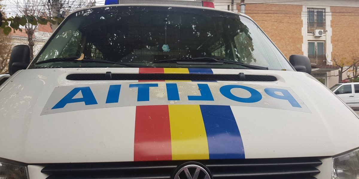 Mașină în flăcări pe DN 7: Trafic blocat spre Târgoviște