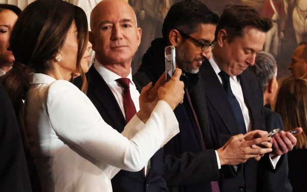 Bezos, Musk: Centre de date spațiale, catastrofă ecologică