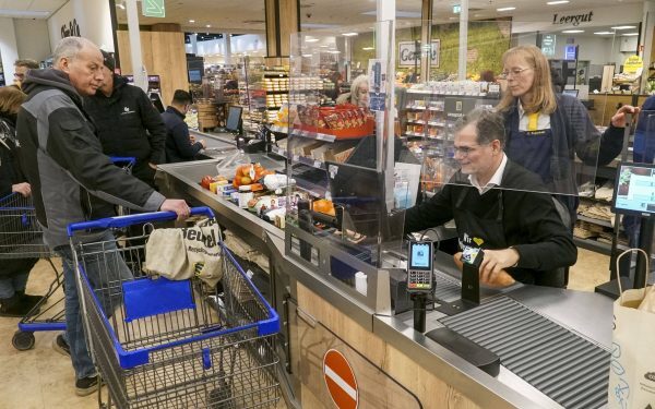 Alimentele, pe val: prețuri record după trei ani