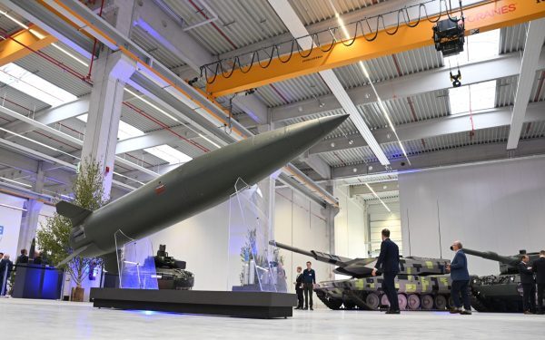 Șeful Rheinmetall: Germanii vor în armată, dar voluntariatul nu ajunge