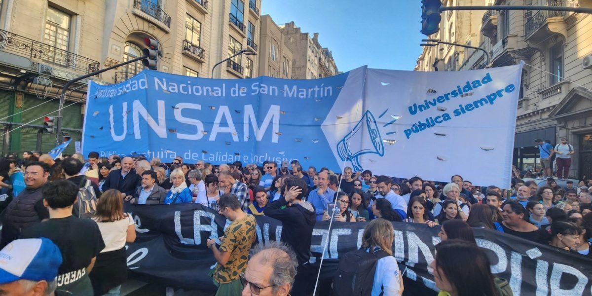 Argentina în flăcări: Manifestanți violenți, ciocniri cu poliția