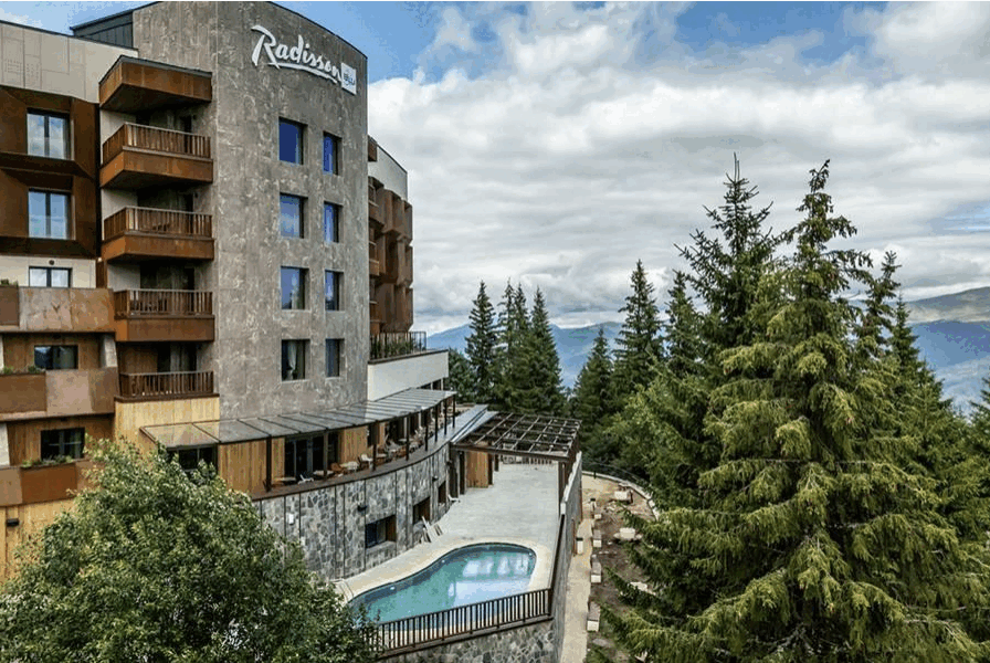 Sinaia: Radisson Blu Cota 1400 deschis, turism internațional pe Prahova