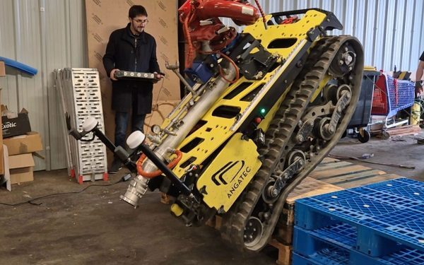 București: Românii lansează vehicul robot multiservicii, inteligent