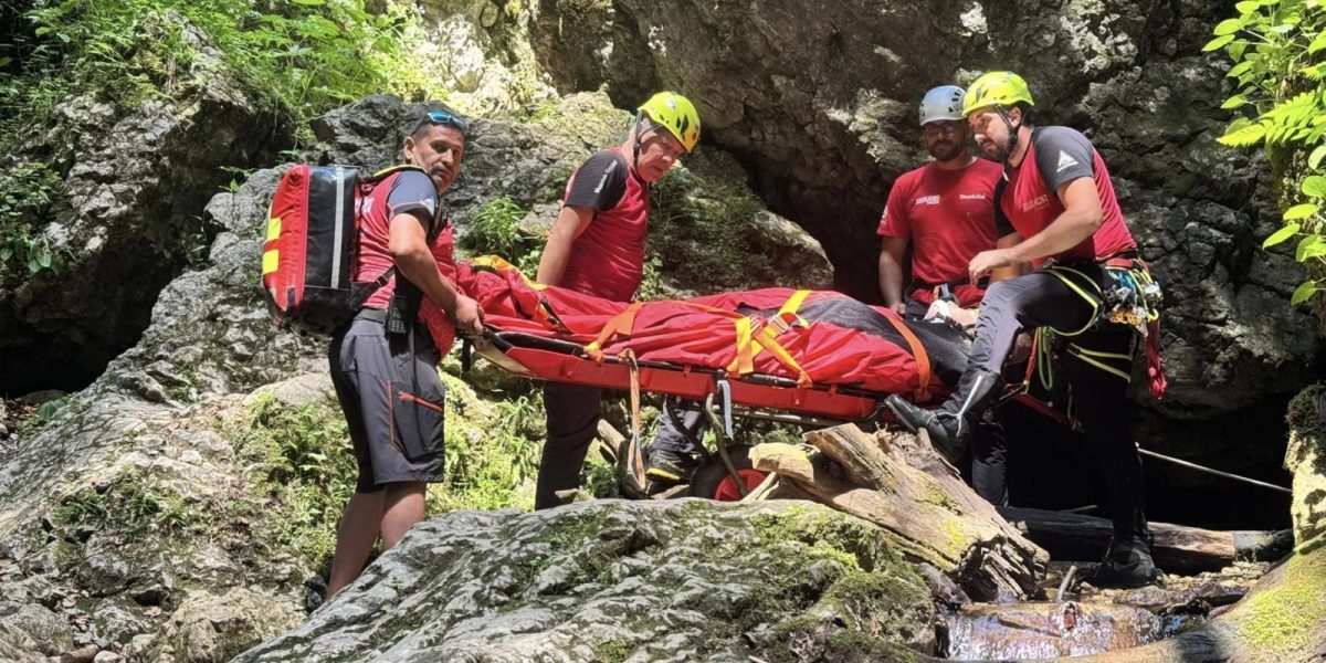 Făgăraș: Adolescent inconștient, salvat de la munte