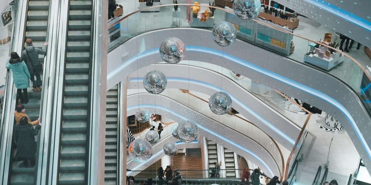 Colliers: Retailul încetinește în 2026, dar 2027 aduce un avânt