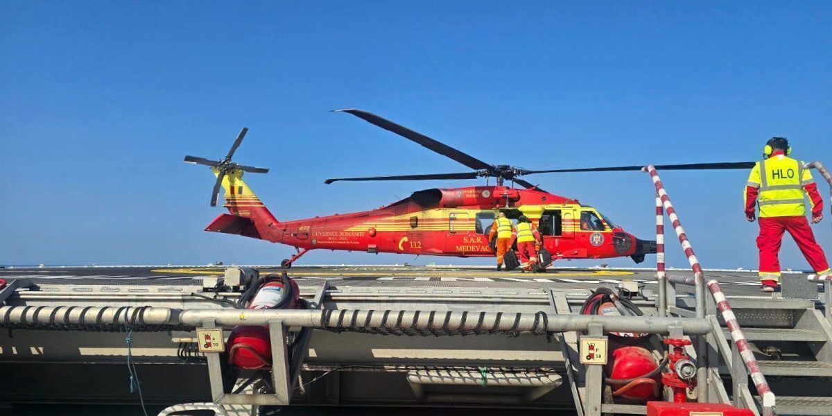 Urgență pe mare: Bărbat evacuat cu elicopterul