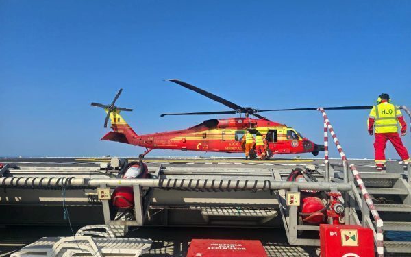 Urgență pe mare: Bărbat evacuat cu elicopterul