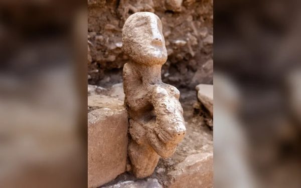 Statuie milenară uluitoare: om pe leopard, ca NICIODATĂ