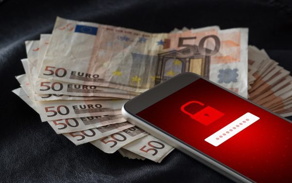 Magazin online amendat cu 50.000 EUR pentru apeluri ilegale