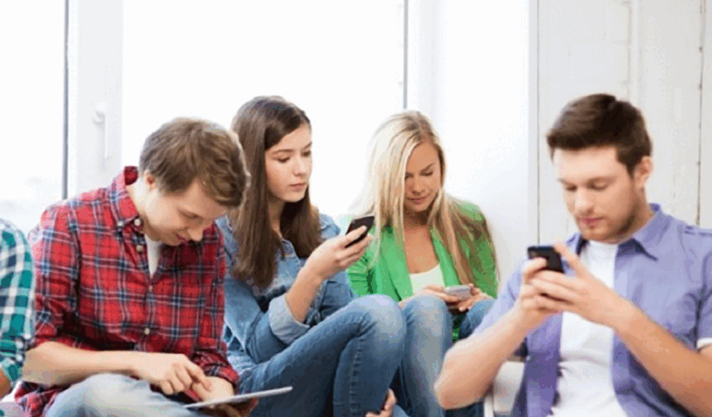 Telefonul îți deteriorează corpul: 6 efecte șocante ale scrollingului