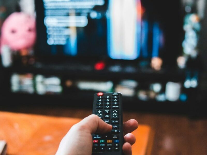 Televizorul, dușmanul creierului. Cum te ferești de ecran