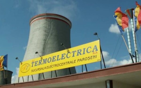 Paroșeni, oprită-n criză, Pornește la României Apărare