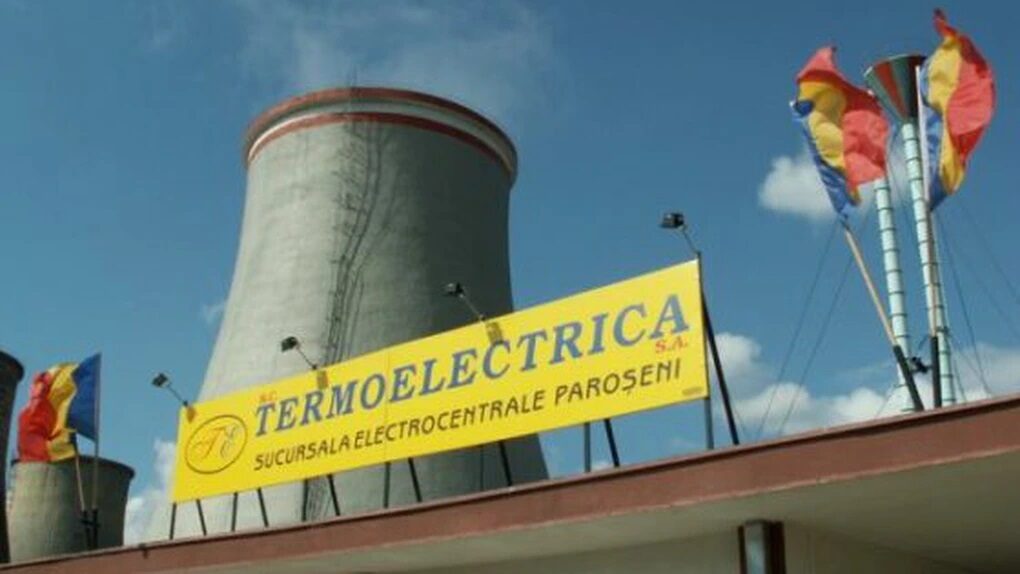 Paroșeni, oprită-n criză, Pornește la României Apărare