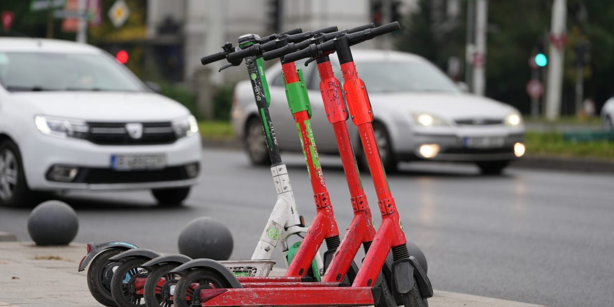 Trotinete electrice mai periculoase decât motociclete, arată un studiu