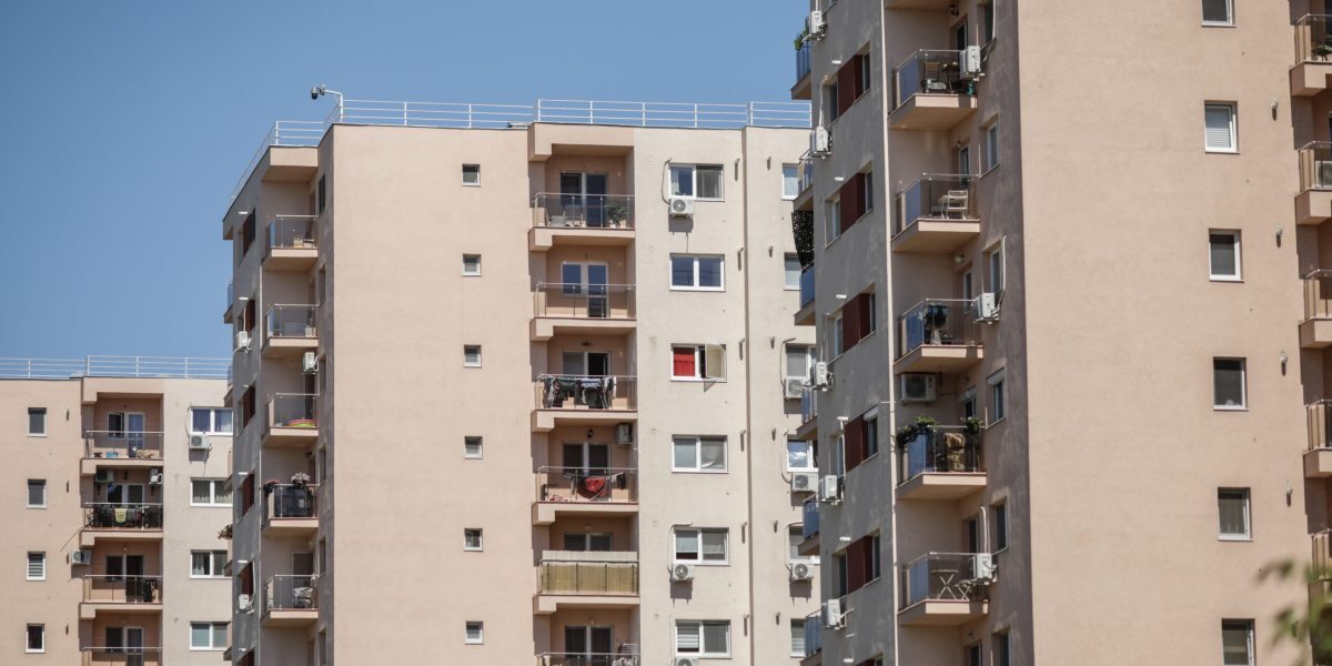 Vecinul îți amenință casa? Ce faci dacă nu repară!
