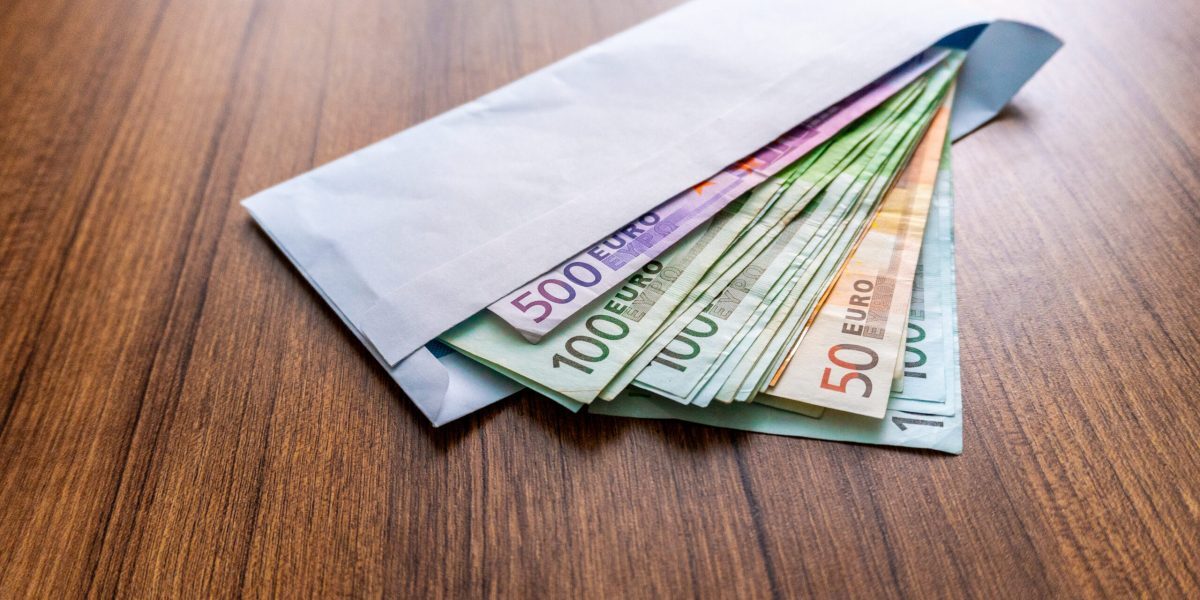 Pensionari fără datorii: Metoda lor uimitoare dezvăluită