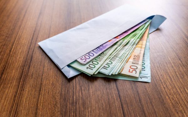 Pensionari fără datorii: Metoda lor uimitoare dezvăluită