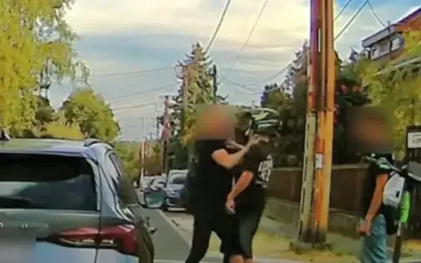 Șofer beat a lovit un e-scuterist după ce s-au certat la o intersecție