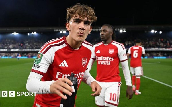 Dowman, revelația Arsenal, dar conducerea e precaută