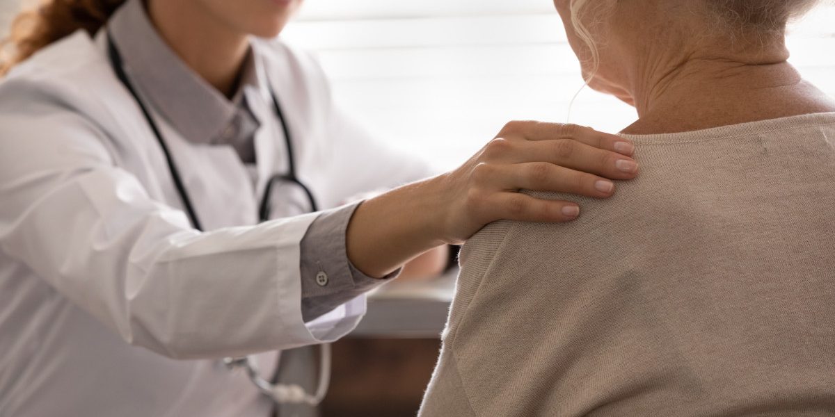 Români fără doctor de 10 ani: Banii și drumul lung, bariere