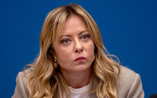 Meloni: studenți străini limitați, burqa interzisă în școli