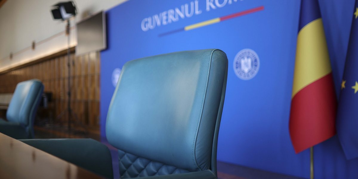 Criza politică: 4 luni fără guvern complet în România