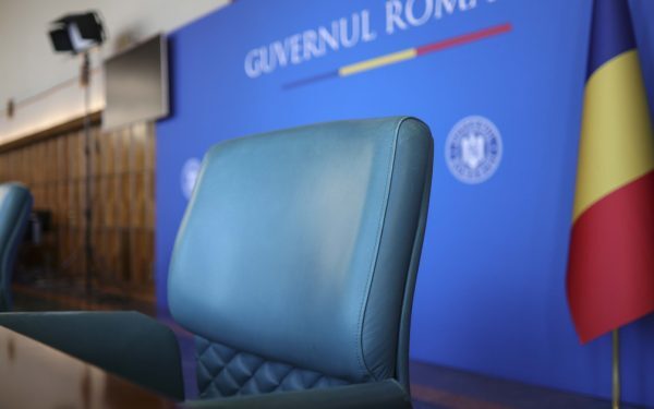 Criza politică: 4 luni fără guvern complet în România
